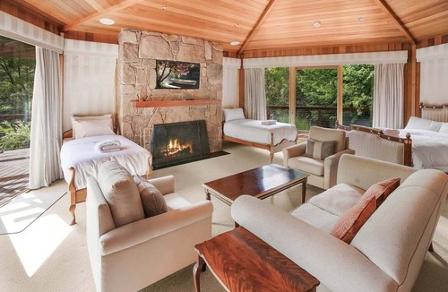 Merrijig Resort | Duos Riverfront Luxury- Main House