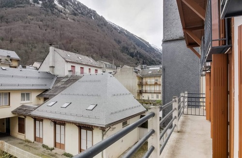 Cauterets Apartment | Duplex 3-Room 6-Person with Balconies, Near Ski Lifts and Amenities, Heart of Cauterets