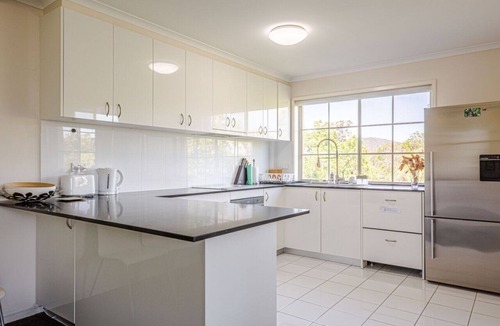 Braddon Apartment | Duplex 3B2B apt in Braddon close to CITY Free WIFI two Parking spots