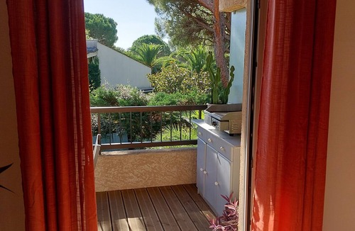 Valescure Apartment | Duplex 65 m2, 8 pers, 6 beds, terrace, air conditioning, garage, wifi, Tennis Golf Valescure