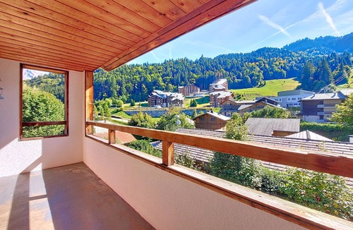 Saint-Jean-dʼAulps Apartment | DUPLEX APARTMENT - SWIMMING POOL - NEAR MORZINE - 6 PEOPLE - 3 BEDROOOMS - COFI D19
