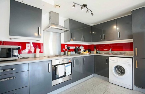 Newport Pagnell Apartment | Duplex Apartment Balcony FreeParking SmartTV