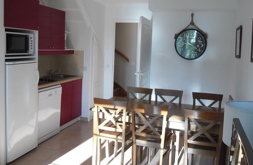 Monflanquin Apartment | Duplex apartment with heated pool