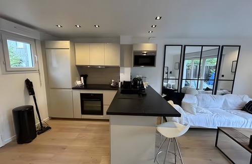 Piraillan Apartment | Duplex “Cap Ferret” Apartment with Shared Pool, Private Terrace and Wi-Fi