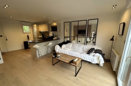 Piraillan Apartment | Duplex “Cap Ferret” Apartment with Shared Pool, Private Terrace and Wi-Fi