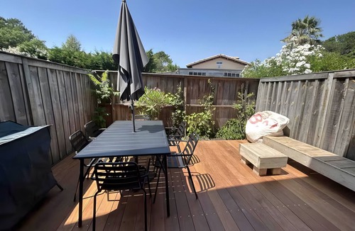 Piraillan Apartment | Duplex “Cap Ferret” Apartment with Shared Pool, Private Terrace and Wi-Fi