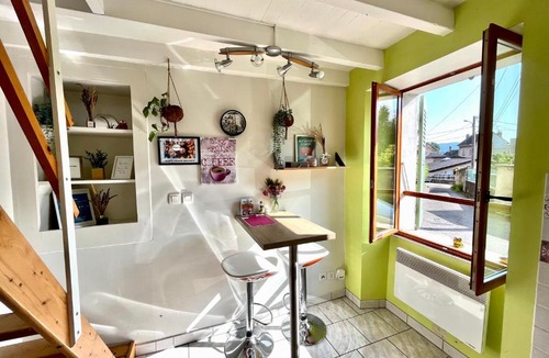 Renage Apartment | Duplex climatisé, balcon, check-in autonome