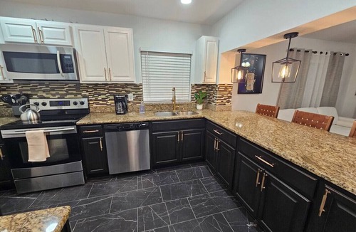 Northwest Orlando House | Duplex @College Park Sleeps 15. Close to DT & WP