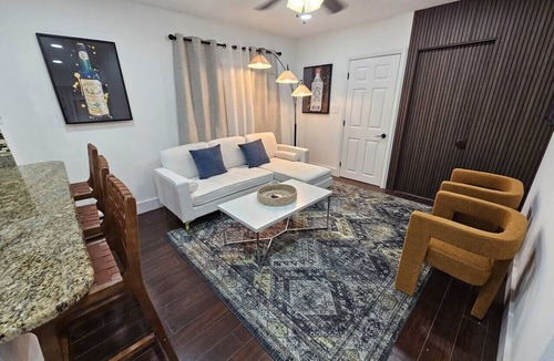 Northwest Orlando House | Duplex @College Park Sleeps 15. Close to DT & WP