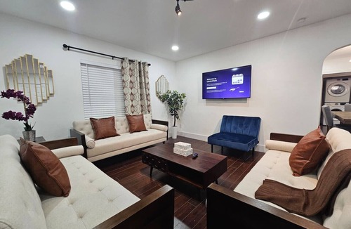 Northwest Orlando House | Duplex @College Park Sleeps 15. Close to DT & WP