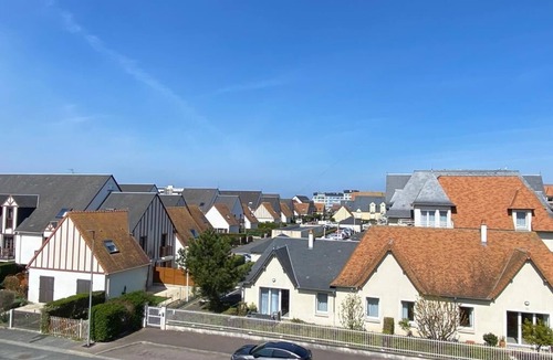 Courseulles-sur-Mer Apartment | Duplex Cosy et Calme à 7 Minutes de la Plage