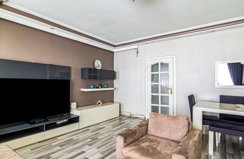 Sisli Apartment | Duplex Cozy Flat with a Balcony Near Nisantasi