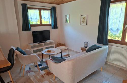 Bernay Apartment | Duplex dans maison normande avec accès au jardin