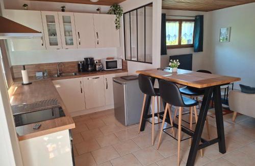 Bernay Apartment | Duplex dans maison normande avec accès au jardin