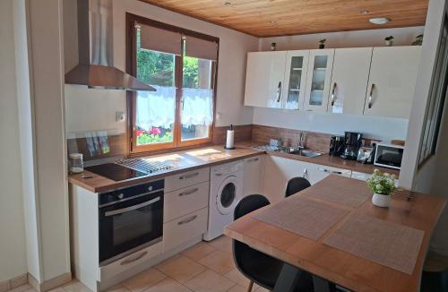 Bernay Apartment | Duplex dans maison normande avec accès au jardin