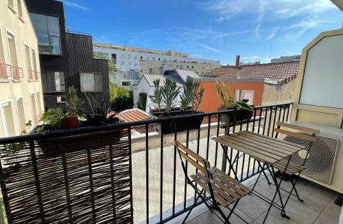 Les Puces de Saint-Ouen Apartment | Duplex Loft industrial, Flea market St Ouen, Quiet