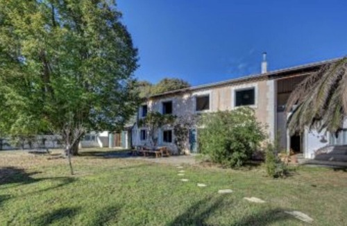 Raphele-les-Arles Apartment | Duplex, Pool, 10 min from Arles, Hiking in the Alpilles