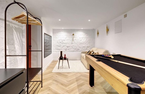 Charonne Apartment | Duplex Prestige avec Billard et Baignoire