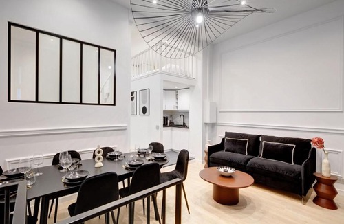 Charonne Apartment | Duplex Prestige avec Billard et Baignoire