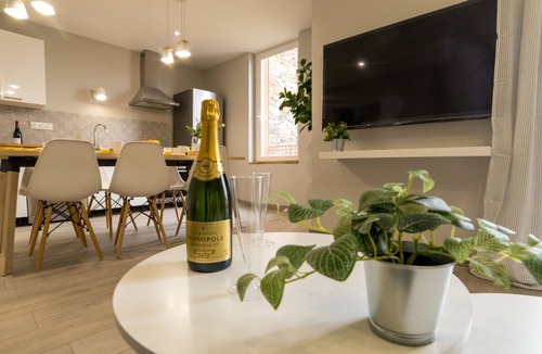Clermont-Ferrand Apartment | Duplex Republique YourHostHelper