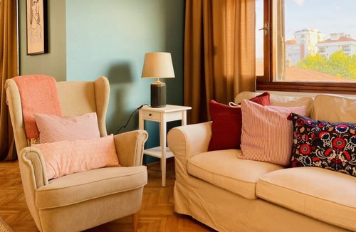 Kadikoy Apartment | Duplex Unit with Patio and Balcony, 5 min from Sea