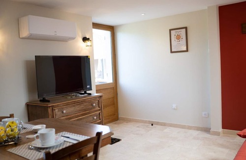 Savignac-de-Miremont Cottage | Duplex with pool and AC - 2 guests