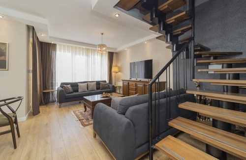 Liman Mahallesi Apartment | Duplex with Balcony 7 min to Konyaalti Beach