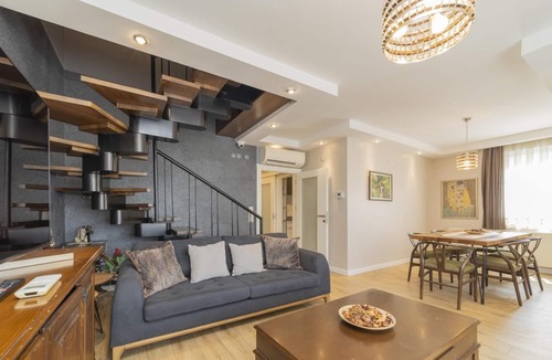 Liman Mahallesi Apartment | Duplex with Balcony 7 min to Konyaalti Beach