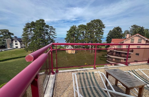 Amphion-les-Bains Apartment | Duplex with Terrace and Private Beach Access, Garage Included