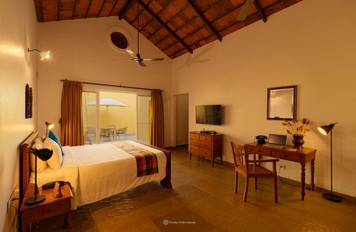 Perumal Kovil Pathy Hotel | Dvara Siruvani