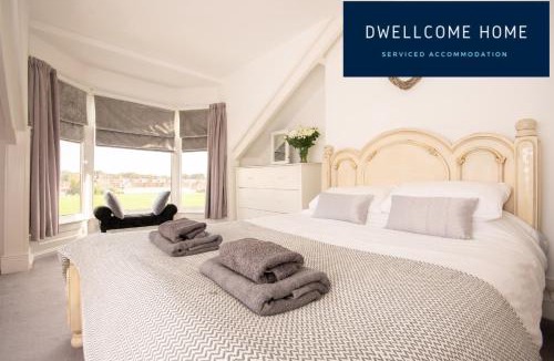 Westoe Apartment | Dwellcome Home Ltd - Ample Free Parking, Ideal for long term contractor - read guest feedback on here, etc stays, 15 min to Nissan, 20 min to Sunderland Newcastle - Spacious 5 Double Bedroom 6 Beds Townhouse 2 Bathrooms - see our site for assurance