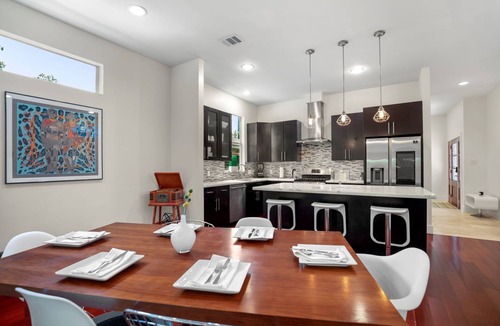 Washington Ave./ Memorial Park House | DwellHTX Modern Designer Home 1 mi frm Downtown 2-Story Getaway w/Views