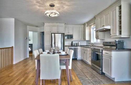 Sherbrooke House | Dynamite 2-Bedroom House, Garage, Sleeps 6
