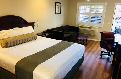 Riverside Hotel | Dynasty Suites Hotel Riverside