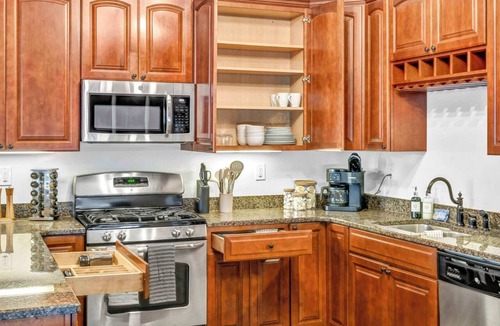 Gateway District Apartment | E 4th Loft w/Mini Golf, Shuffleboard & Games