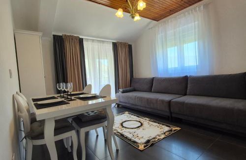 Igalo Apartment | E&E Summer Breeze Apartment