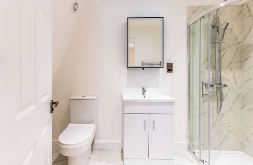 Stepney Green Apartment | E1 Loft - Modern and spacious 3bed 2bath near Shoreditch & Canary Wharf.