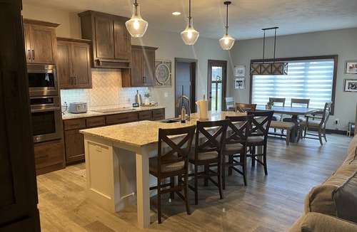 Winneconne House | EAA: Beautiful 4 bedroom home, quiet neighborhood, Lake access end of the roadn