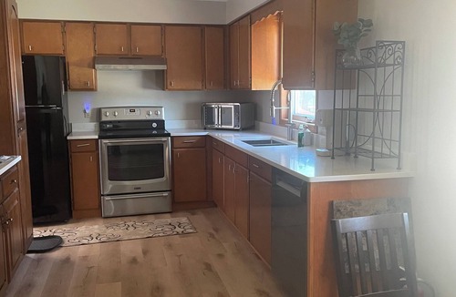 Appleton House | EAA rental. Easy access to 441