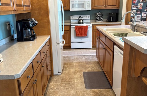 Omro House | EAA Visitors - Spacious 4-bed/2.5 Bath tranquil country home 19 miles from EAA