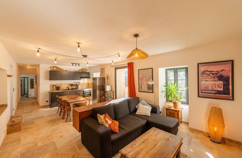 Floressas House | Each at Their Own Pace, Together – 2 Self-Contained Cottages in a One-Hectare Park (5/8 ppl)