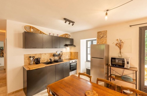 Floressas House | Each at Their Own Pace, Together – 2 Self-Contained Cottages in a One-Hectare Park (5/8 ppl)