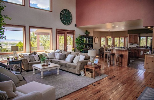 Springerville House | Eagar Hilltop Vista, 360 Views, Hot Tub, AC, Game room, Starlink, Sleeps 8