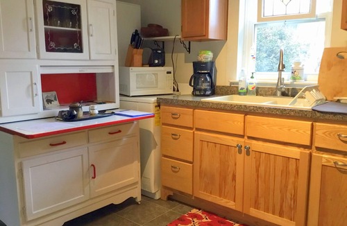 Blue Grass Cottage | Eagle Annie's Cottage in Relaxing Highland County’s