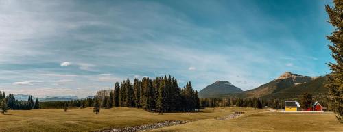 Nordegg House | Eagle - Cozy tiny home with mountain views