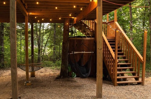 Florence House | Eagle Crest Treehouse with lake view.