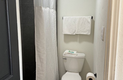 Gun Barrel City Hotel | Eagle Inn