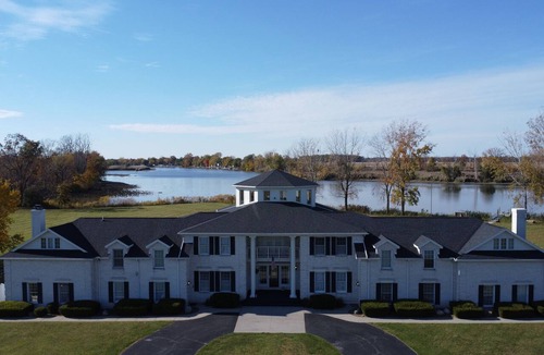 Fremont House | Eagle Isle North Wing on the Sandusky River w/short drive to Cedar Point.
