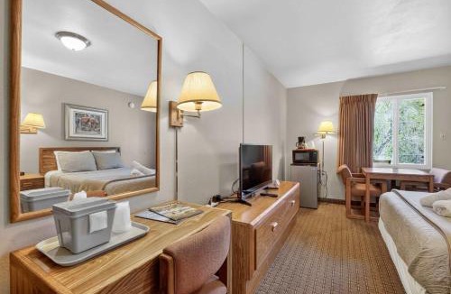 Manitou Springs House | Eagle Motel - Suite 116