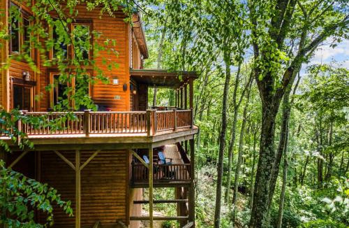 Seven Devils House | Eagle Nest Lodge Hot Tubs & Mountain Views